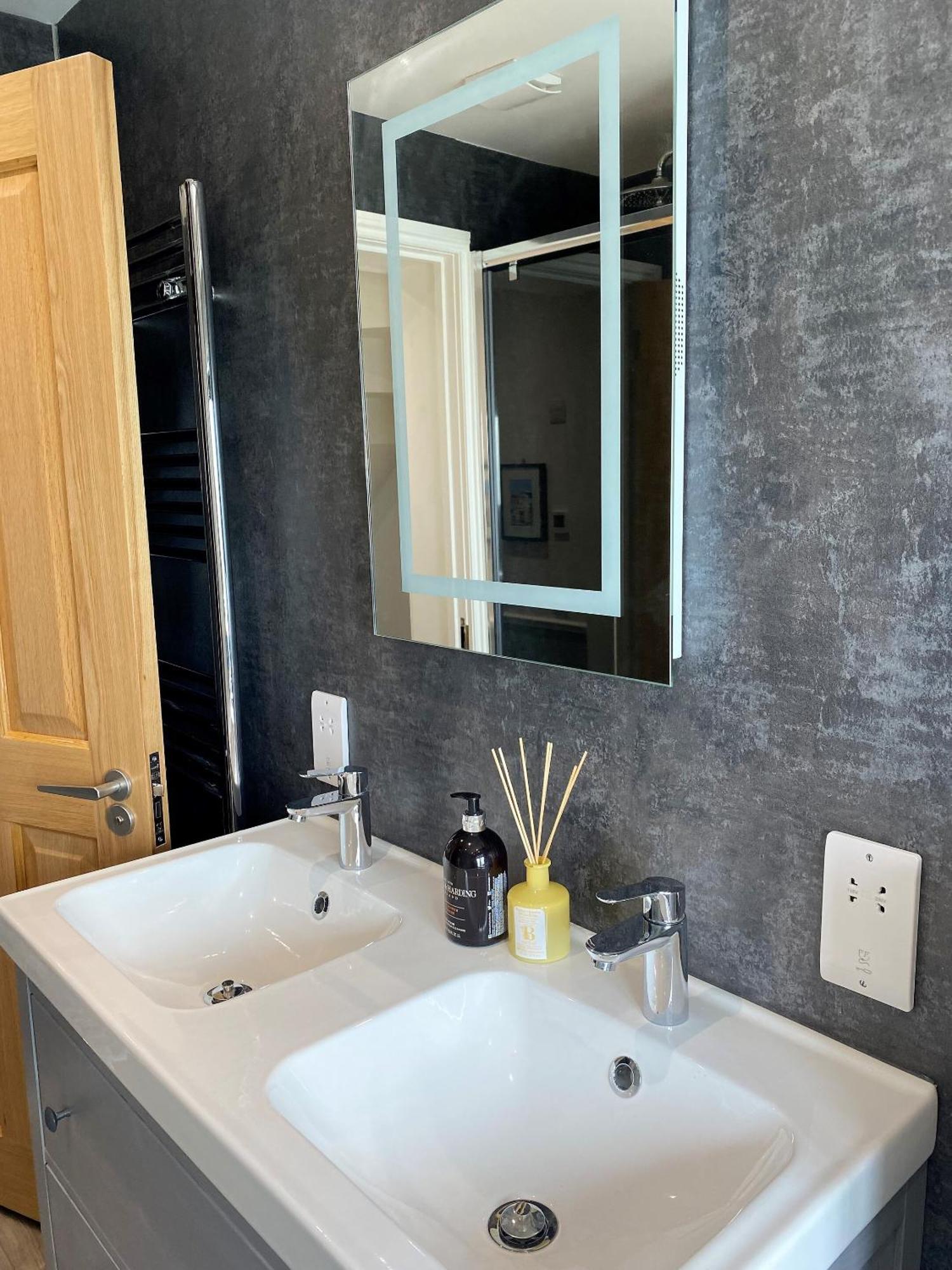 בריסטול Superb Townhouse Near Vibrant Gloucester Road מראה חיצוני תמונה